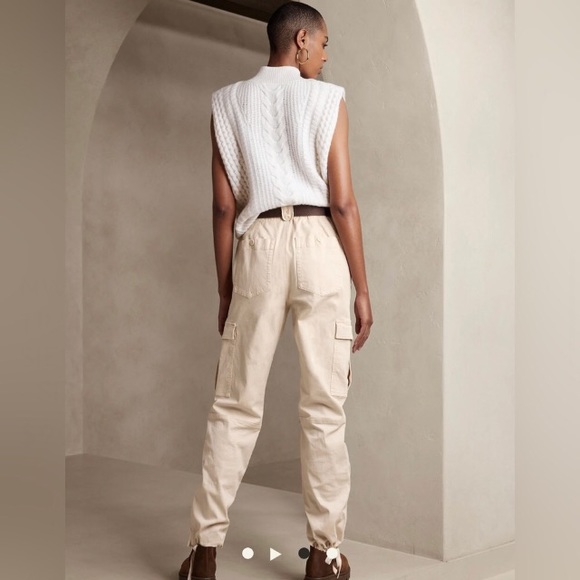 NWT! BANANA REPUBLIC TRANSITION CREAM WHITE SIERRA MOLESKIN CARGO PANT - SIZE 6 - Picture 3 of 3